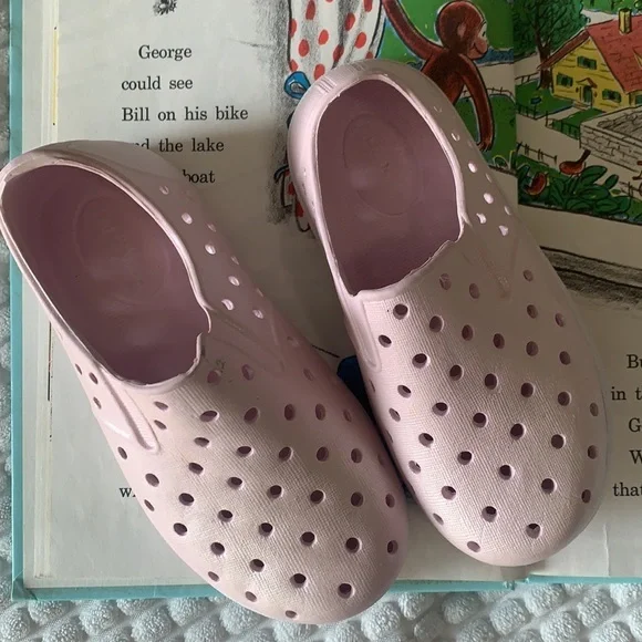 2 pairs Baby girl shoes.  Size 7‎ and newborn size - Picture 5 of 13